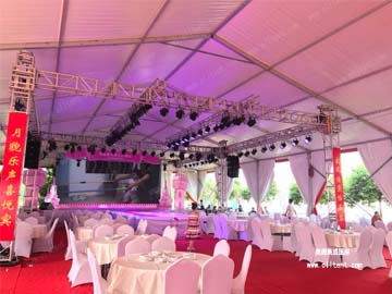 喜欢户外婚礼但是天气太热？户外篷房婚礼肯定能让你心满意足！